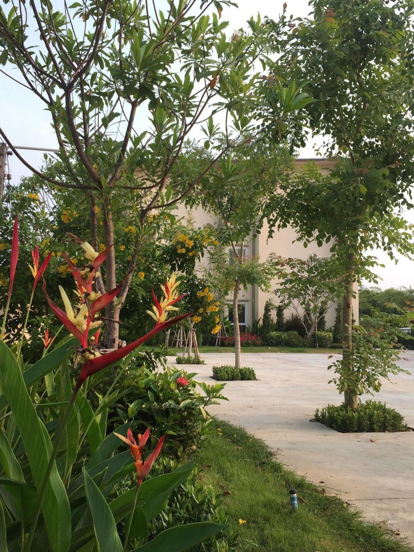 Oyo 306 Paradise Park Laemchabang Sziracsa Kültér fotó